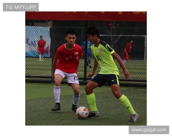 足球明星化身童年小孩重温梦想与激情的奇幻旅程