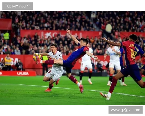 足球明星的奢华生活揭秘：从训练场到私人豪宅的精彩瞬间与背后故事