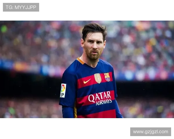 足球明星走路时的帅气瞬间展现他们独特魅力与风采的精彩图片合集